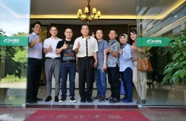 Indonesian customers visit Calories, Liang received and signed